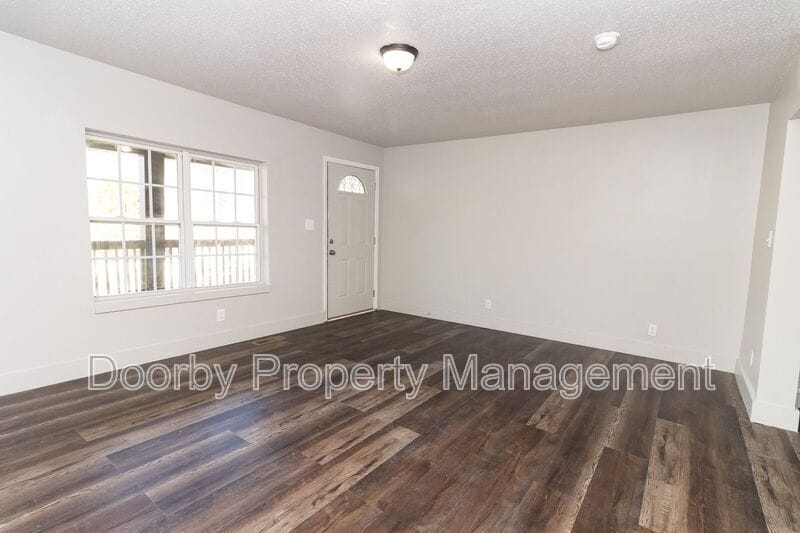 Building Photo - 506 Deck Dr