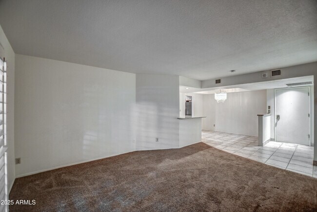 Building Photo - 4303 E Cactus Rd
