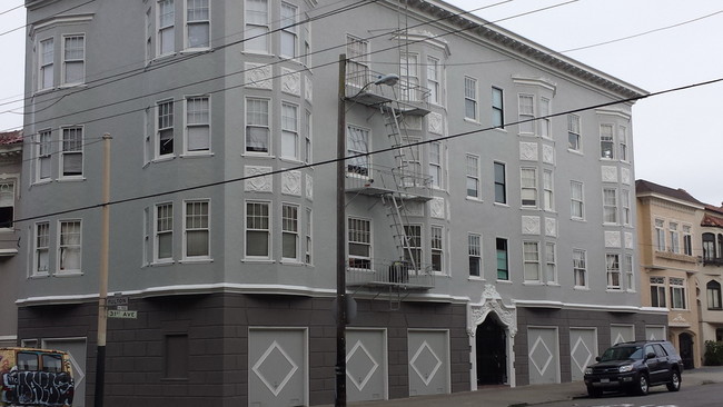 Building Photo - 895 31st Ave