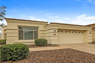 Building Photo - 2102 E Fawn Dr