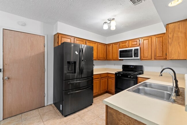 Building Photo - 8519 Wild Basin Dr