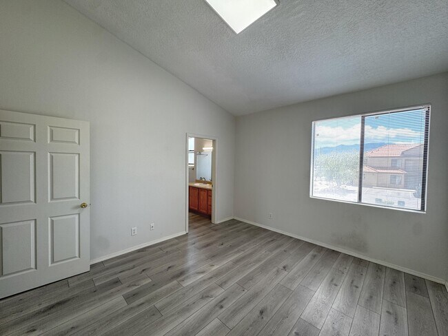Building Photo - 1105 Meadowlark Way SE