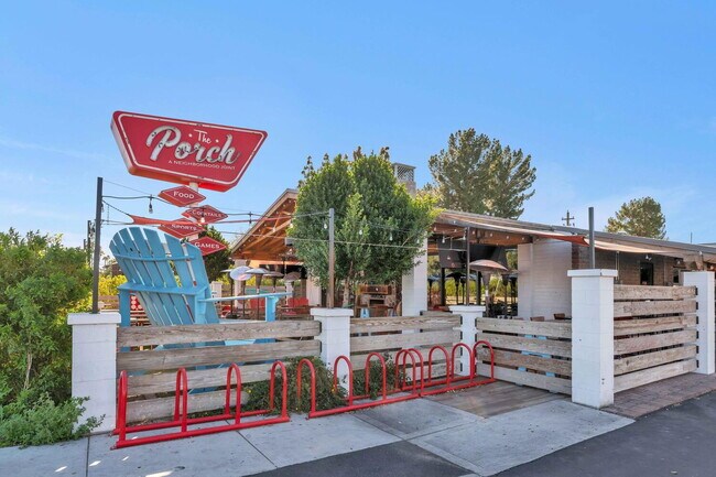 Building Photo - Remodeled 1BR with Private Yard + $400 Gift Card – Move In Today