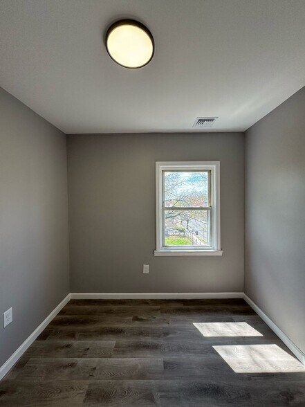 Building Photo - 820 S 20th St