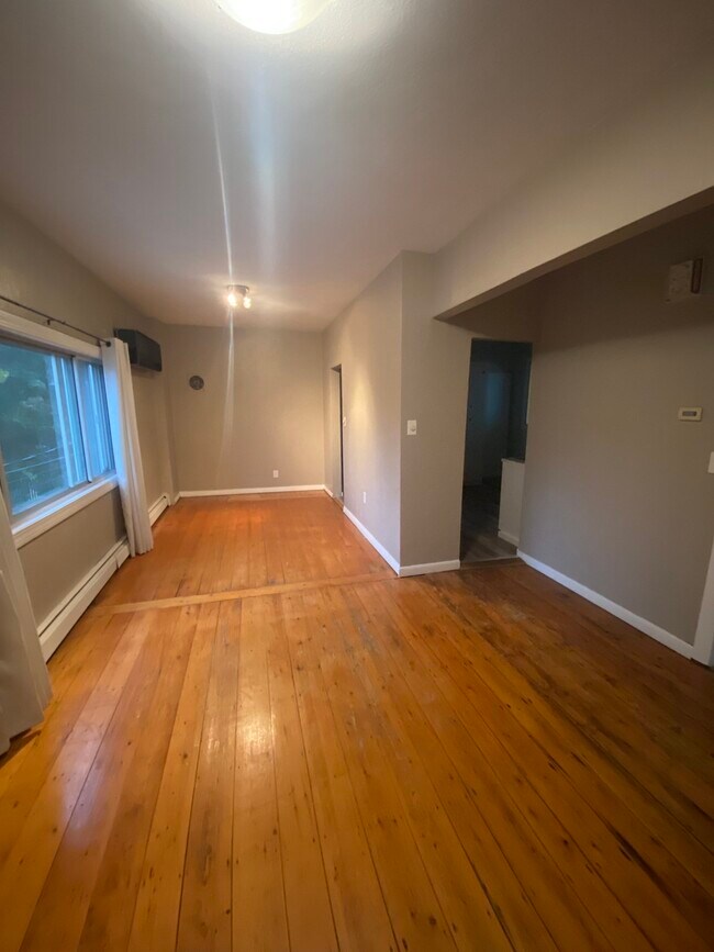 Building Photo - 455 Frankfort St