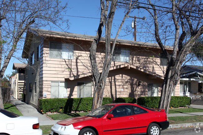 Building Photo - 2415 E 6th St