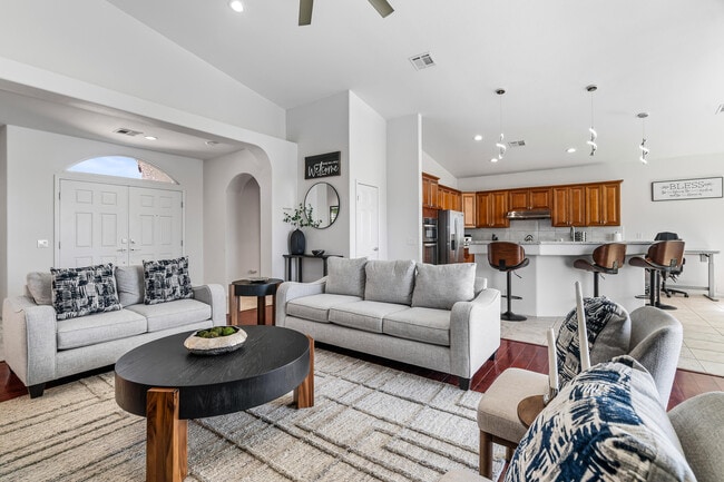 Building Photo - 79535 Dandelion Dr