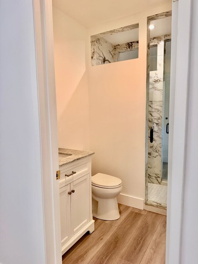 Building Photo - Gorgeous Encino Hills Home