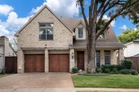 Building Photo - 3606 S Versailles Ave