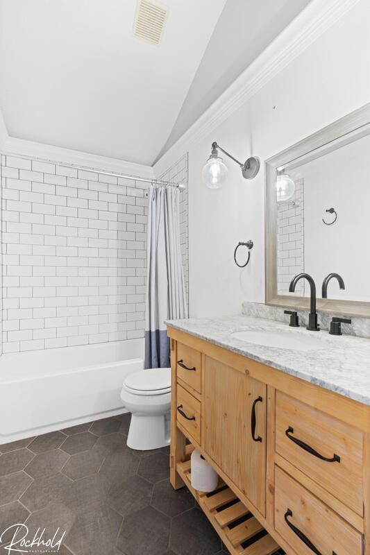 Building Photo - 1253 S Flower Cir