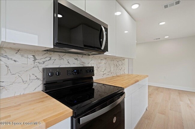 Building Photo - 301 W Rutgers St