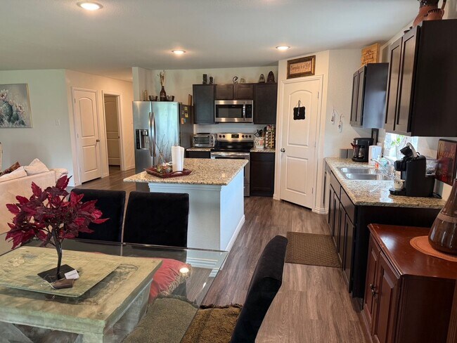 Building Photo - WEST SHERMAN 3/2/2 DESIRABLE AUSTIN LANDING NEIGHBORHOOD WITH COMMUNITY POOL!