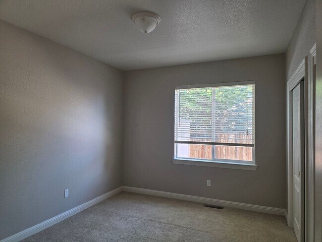 Building Photo - 1458 Cardiff Ct
