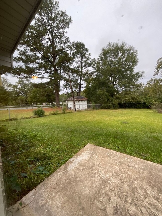 Building Photo - 706 Martin Luther King Dr