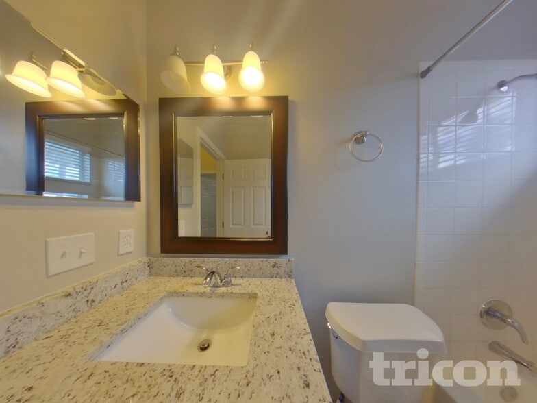 Building Photo - 15821 Pine Lily Ct