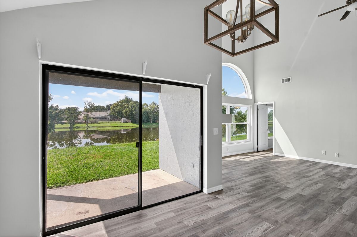 Building Photo - 250 Lakebreeze Cir