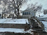 Building Photo - Three Bedroom Home in Battle Creek