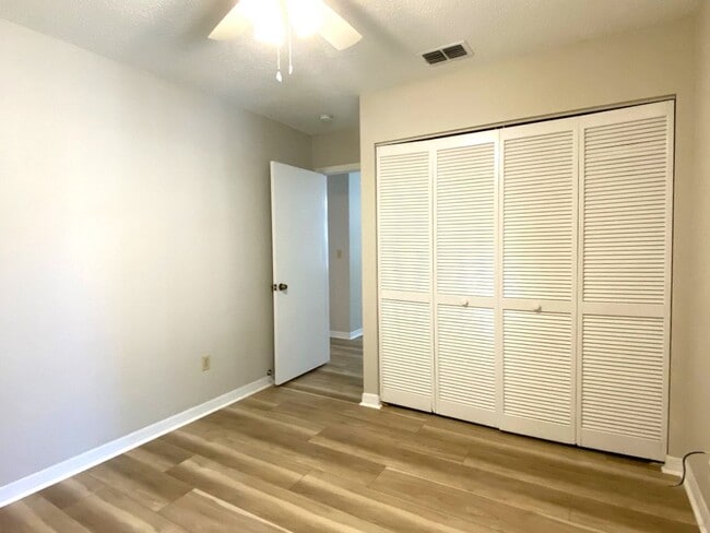 Building Photo - Two Bedroom Pelican BayTownhome
