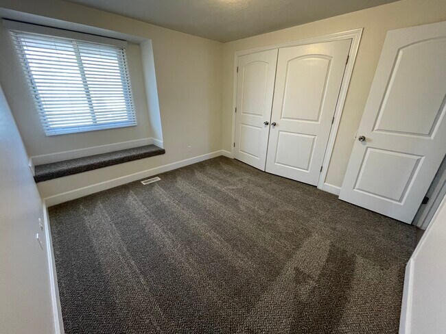 Building Photo - 250 N 360 W