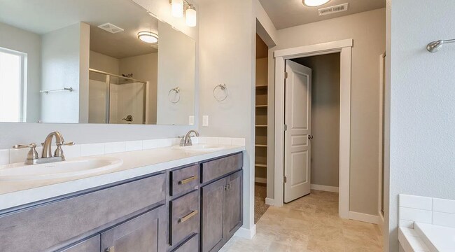 Building Photo - Modern 4-Bedroom Home in Meridian – Spacio...