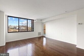 Building Photo - 10101 Grosvenor Pl