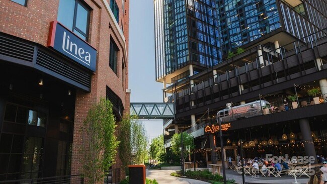 Primary Photo - 2161 Hawkins St