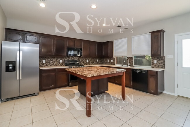 Building Photo - Welcome home to this stunning 3 bedroom, 2.5 bathroom home