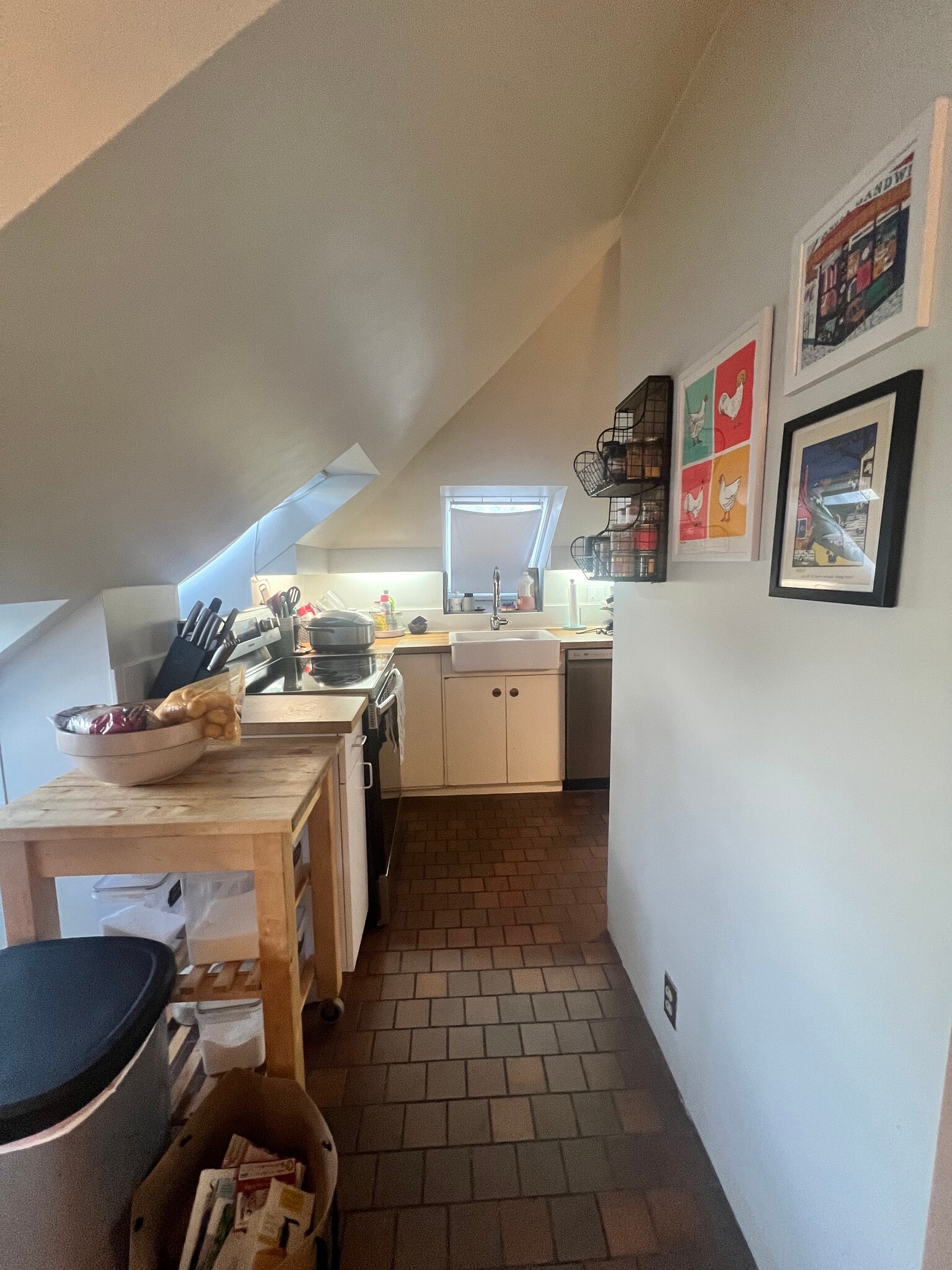 Building Photo - 56 Oliver St