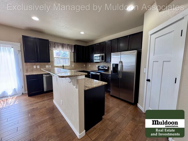 Building Photo - Spacious 5 Bedroom, 3.5 Bath Home with 3-Car Garage, and Pet-Friendly Living in 80925!