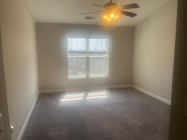 Building Photo - Great Townhome!
