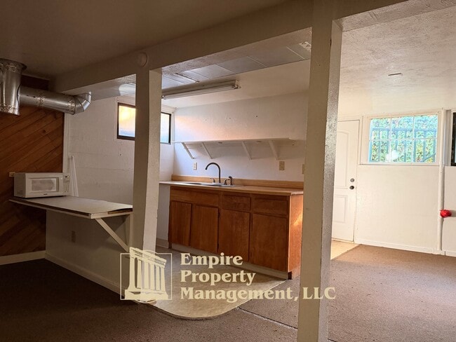 Building Photo - 537 NE Winchester St