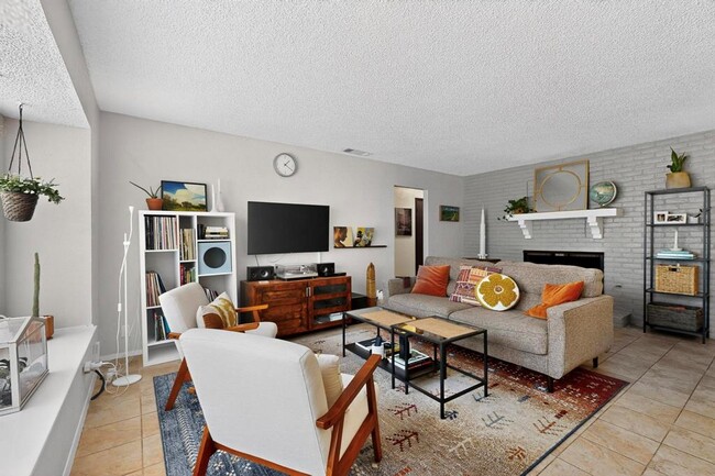 Building Photo - 7304 Eganhill Dr