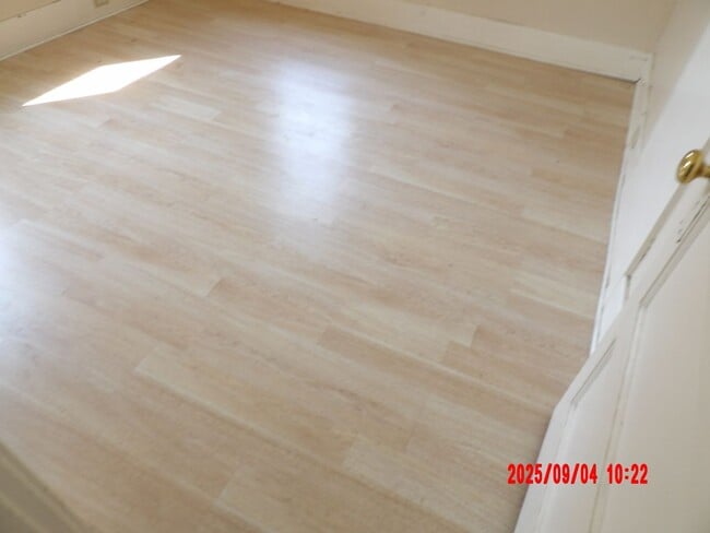 Building Photo - 2 Bedroom House with Full Basement