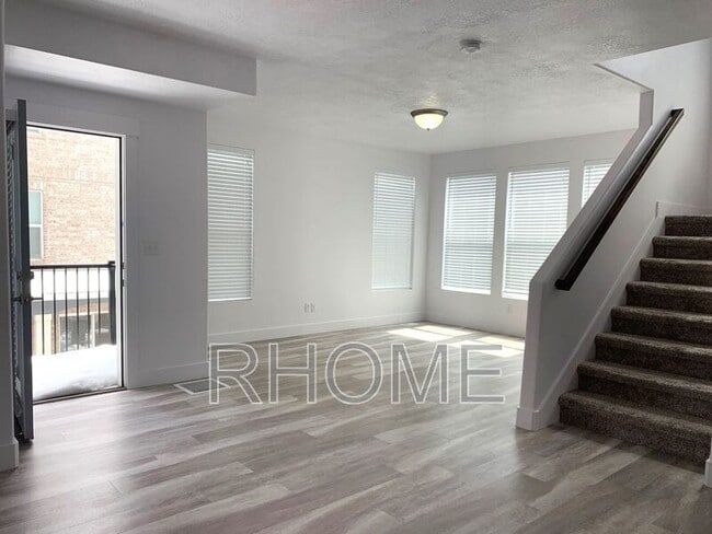 Building Photo - 1824 W Torlundy Dr