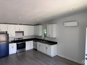 Building Photo - Newly renovated 2 bedroom house close to M...