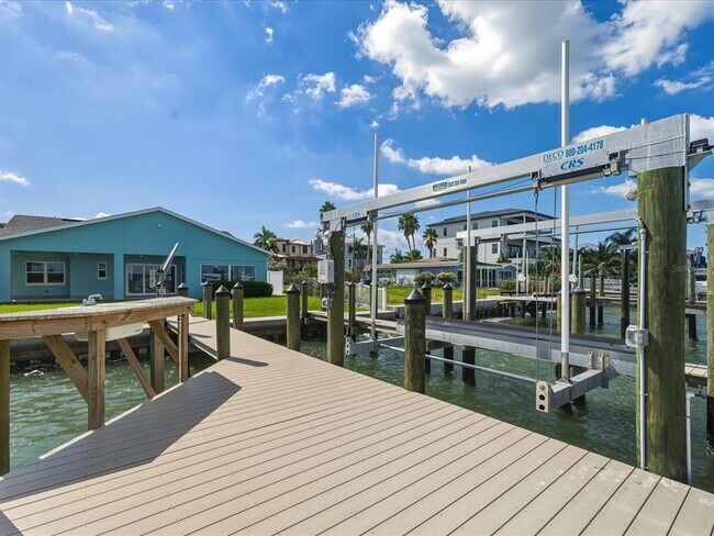 Building Photo - 828 Bay Point Dr