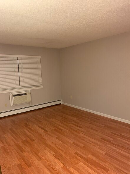 Building Photo - 83 Woodland Dr