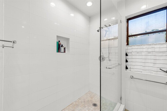 Building Photo - 1611 NW 101st Way