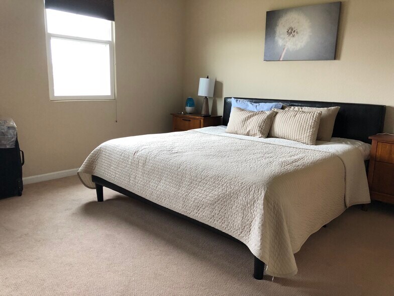 Building Photo - 5936 Via Lugano