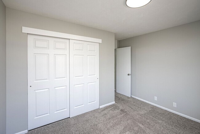 Building Photo - Spacious 3-Bedroom Apartment in Millard!
