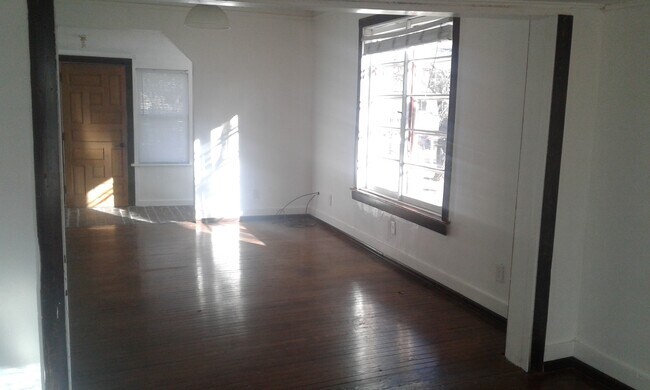 Building Photo - 510 Evans Ave