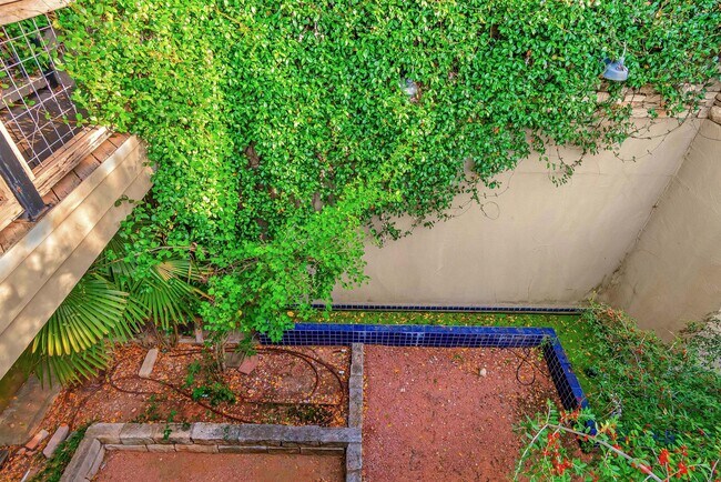 Building Photo - 701 Azie Morton Rd