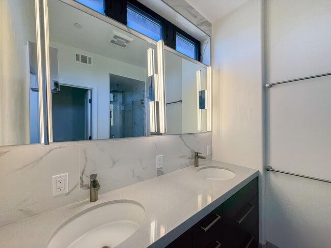 Building Photo - Newer Modern Single Family Home With Cupertino Schools