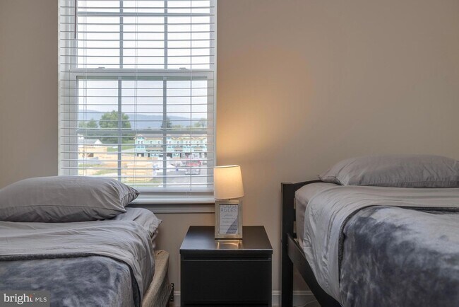 Building Photo - 262 Allison Dr