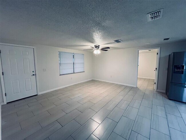 Building Photo - 5323 Satsuma Dr