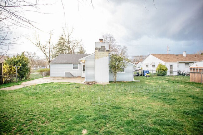 Building Photo - 19 Estate Rd