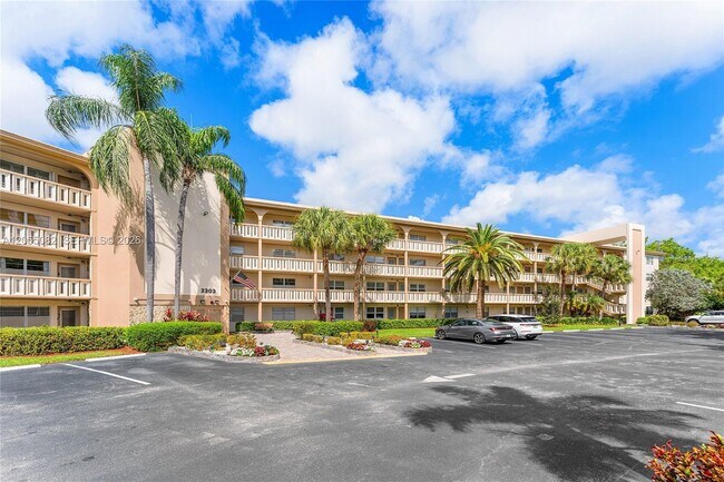 Building Photo - 2303 Lucaya Ln