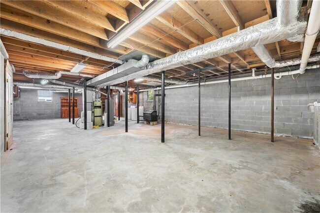 Building Photo - 4531 S Roberts Dr