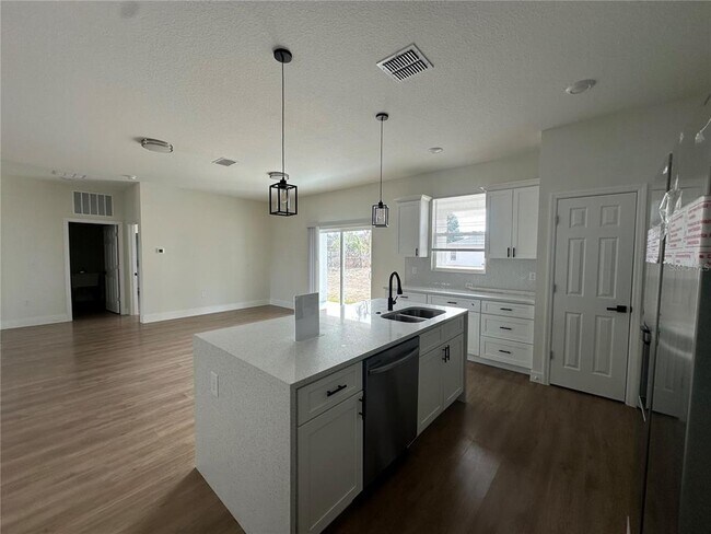 Building Photo - 1323 E Derby Dr