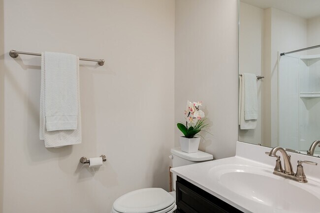 Building Photo - 1232 Savannah Ave